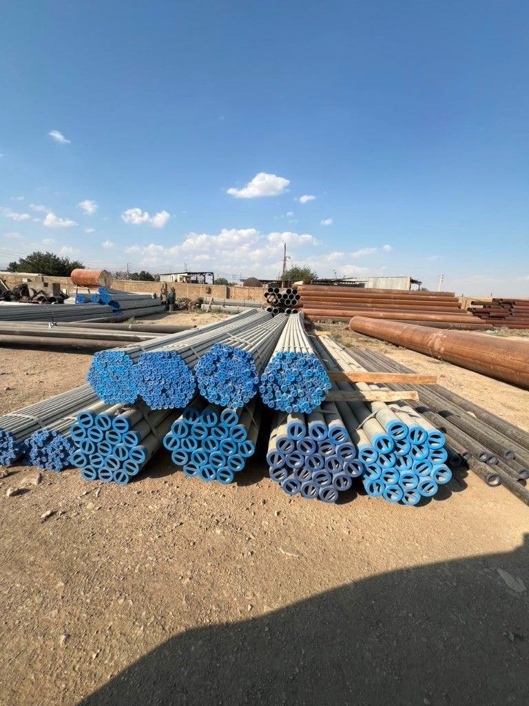 Seamless pipe bundles with blue end caps